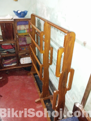 কাঠের আলনা
